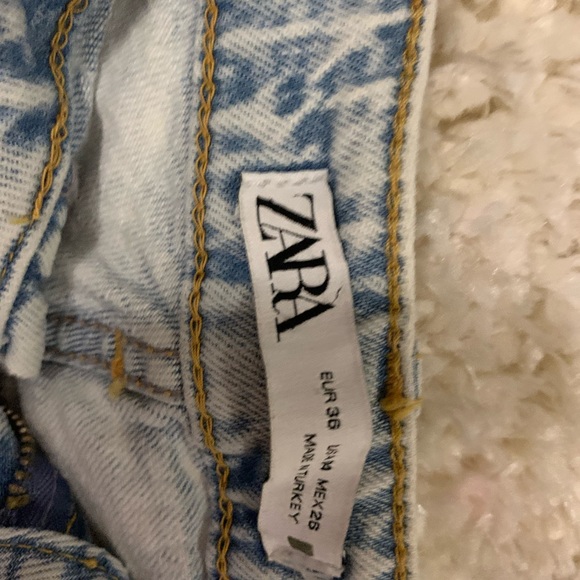 Zara light wash flare jeans - Picture 2 of 2